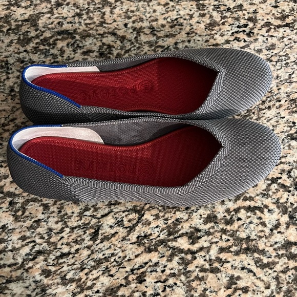 Rothy’s flat - Picture 2 of 4